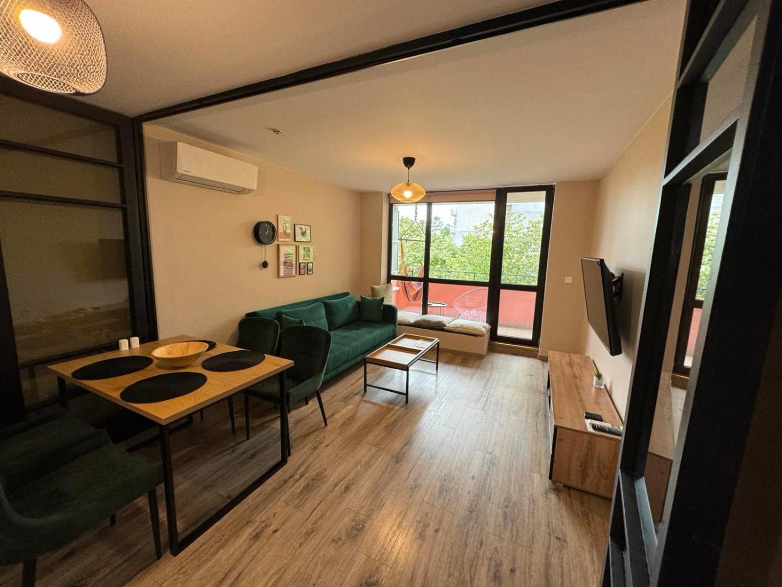 Lovely 1 Bedroom Apartment In The Heart Of Varna Buitenkant foto